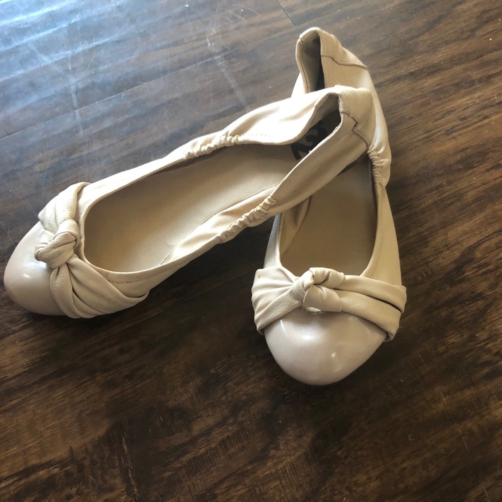 Nude flats!
